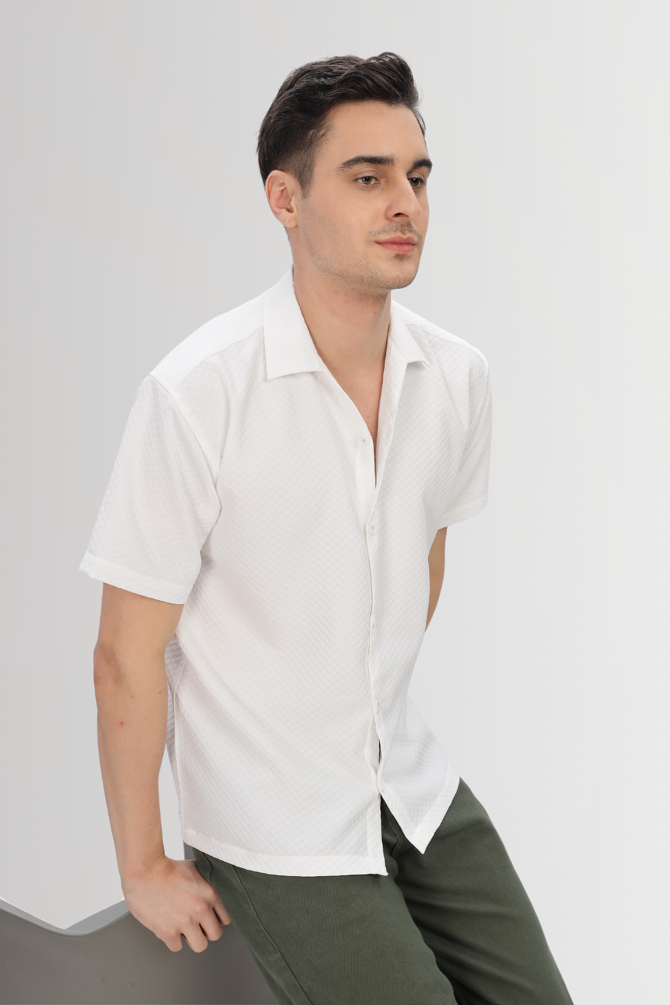 ELEGANT WHITE TEXTURED SHIRT